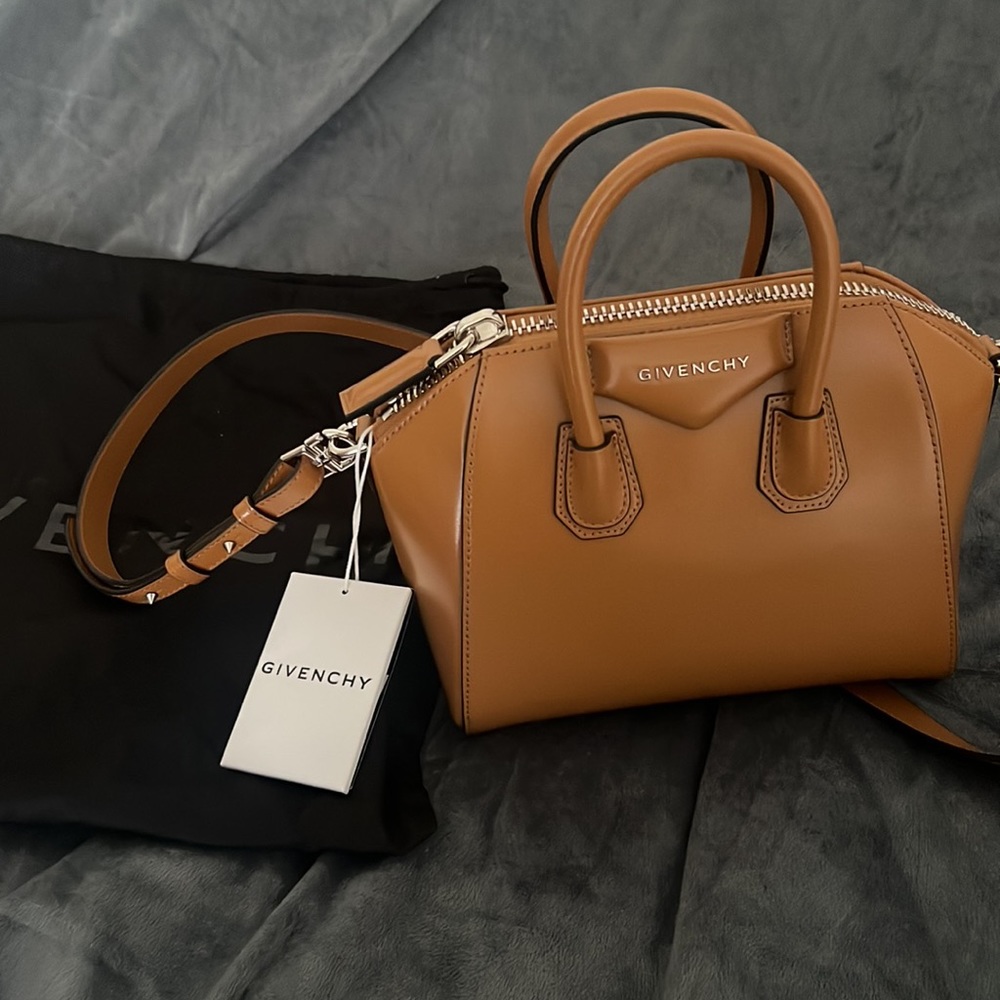 GIVENCHY
Grained Small Antigona Bag